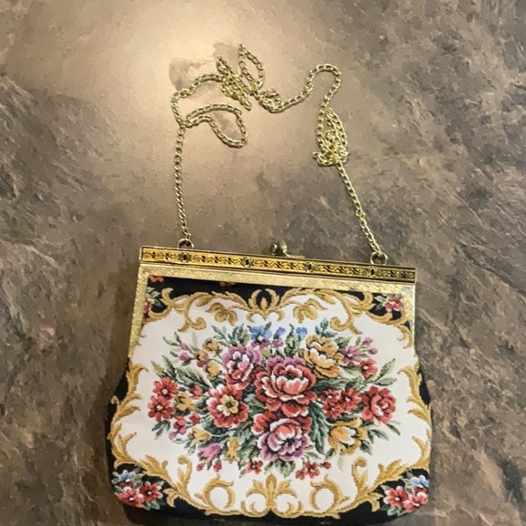 Vintage tapestry woman’s purse with shoulder chain - Picture 4 of 5